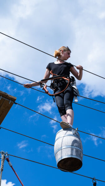 Une personne sur une passerelle du Corsaire Volant Une personne sur une passerelle du Corsaire Volant